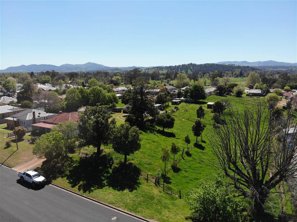 114 Russell Street, Tumut For Sale by Farmbuy.com - image 3
