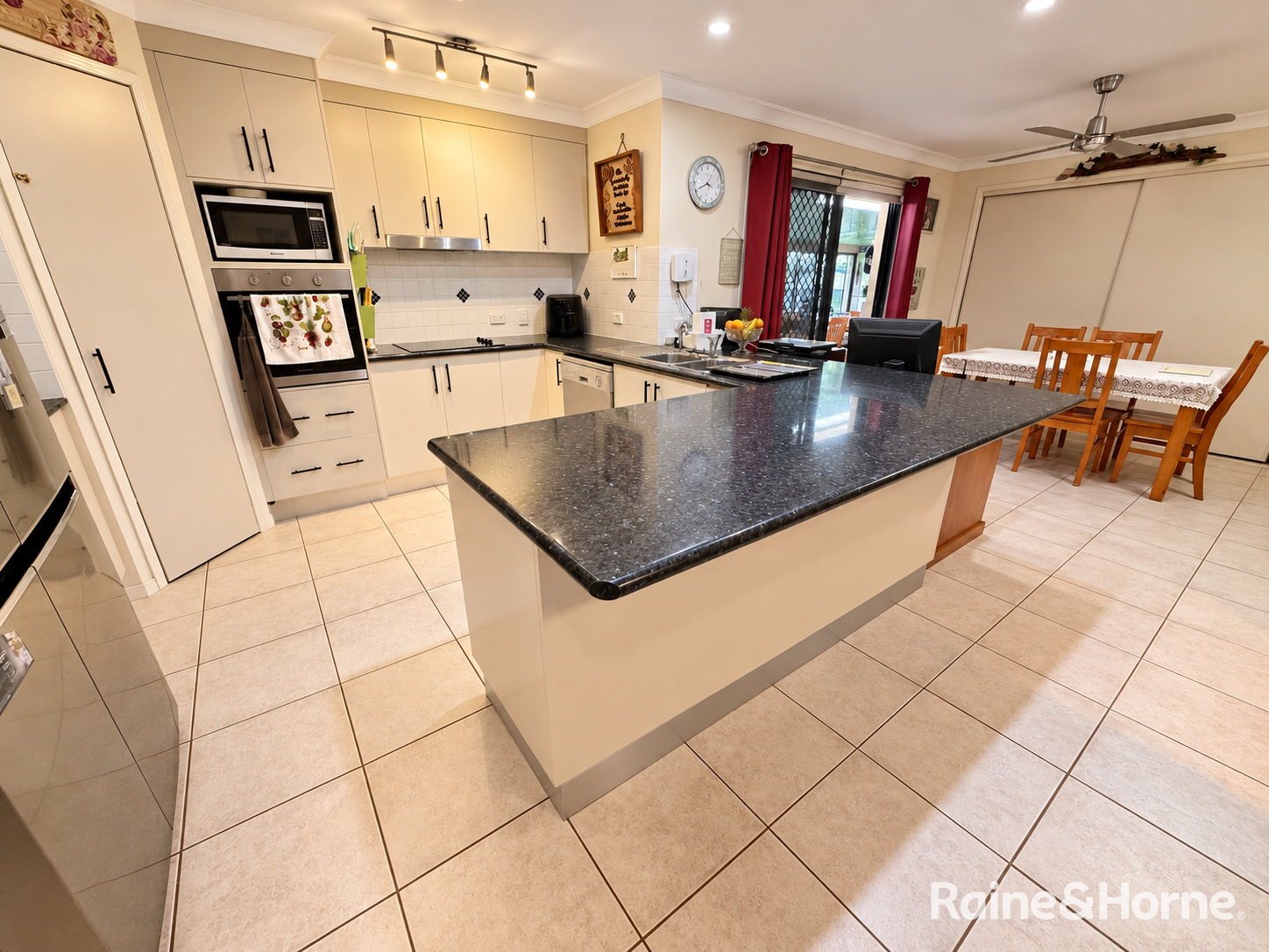 48 Sonaree Drive, Kingaroy For Sale by Farmbuy.com - image 5