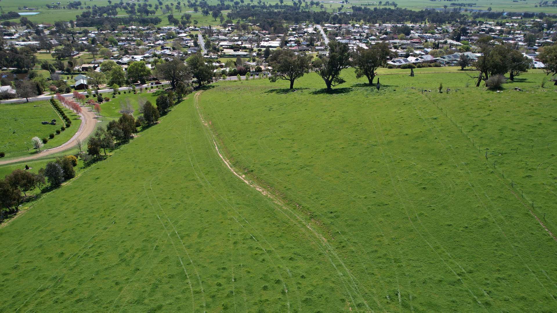 25 Jephcott Avenue, Corryong For Sale by Farmbuy.com - image 3
