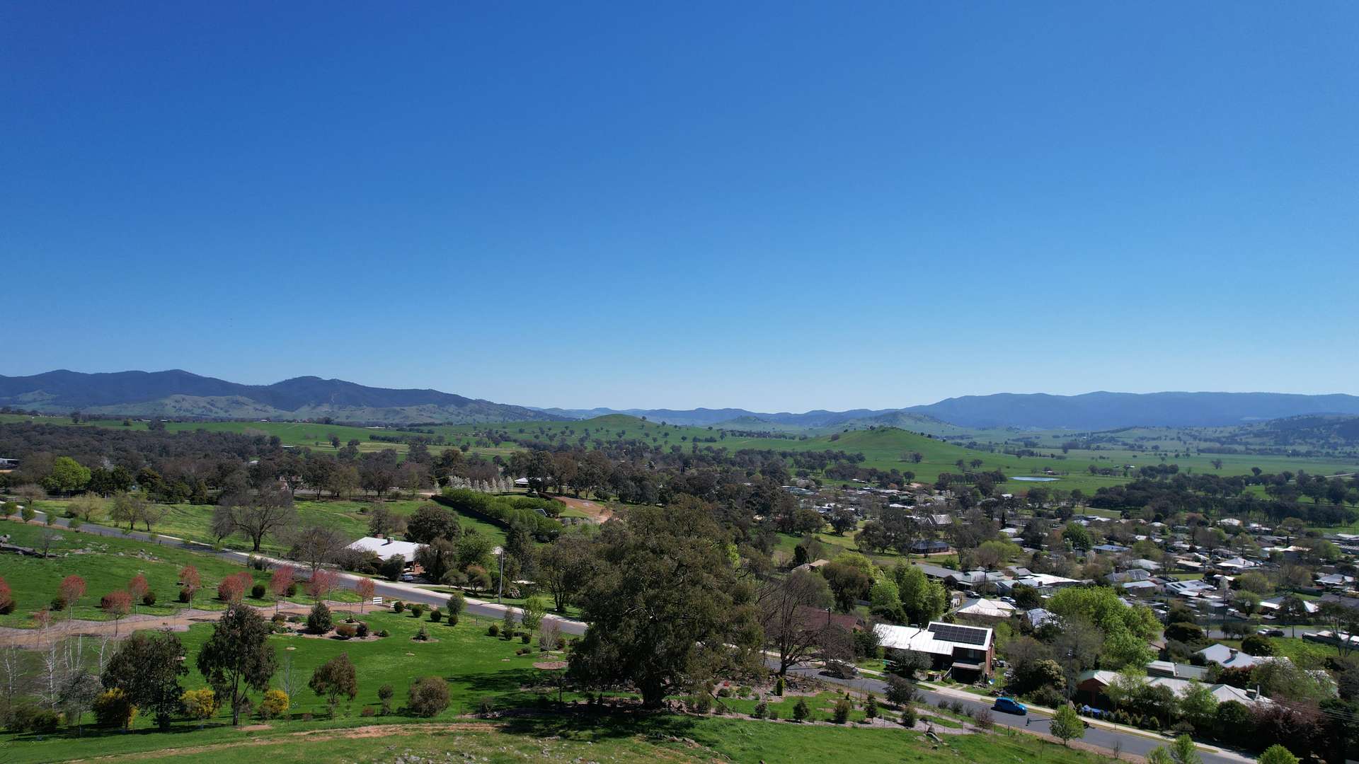 25 Jephcott Avenue, Corryong For Sale by Farmbuy.com - image 8