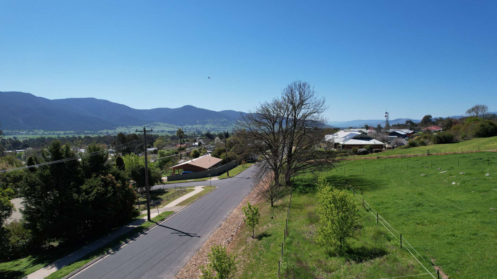 25 Jephcott Avenue, Corryong For Sale by Farmbuy.com - image 6