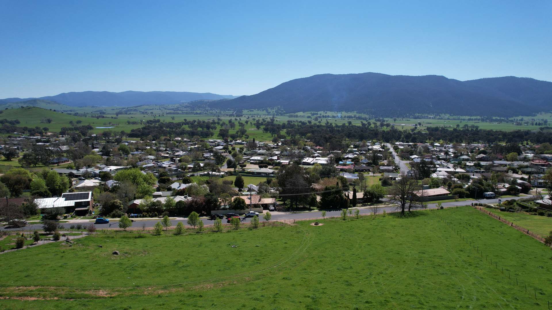 25 Jephcott Avenue, Corryong For Sale by Farmbuy.com - image 7
