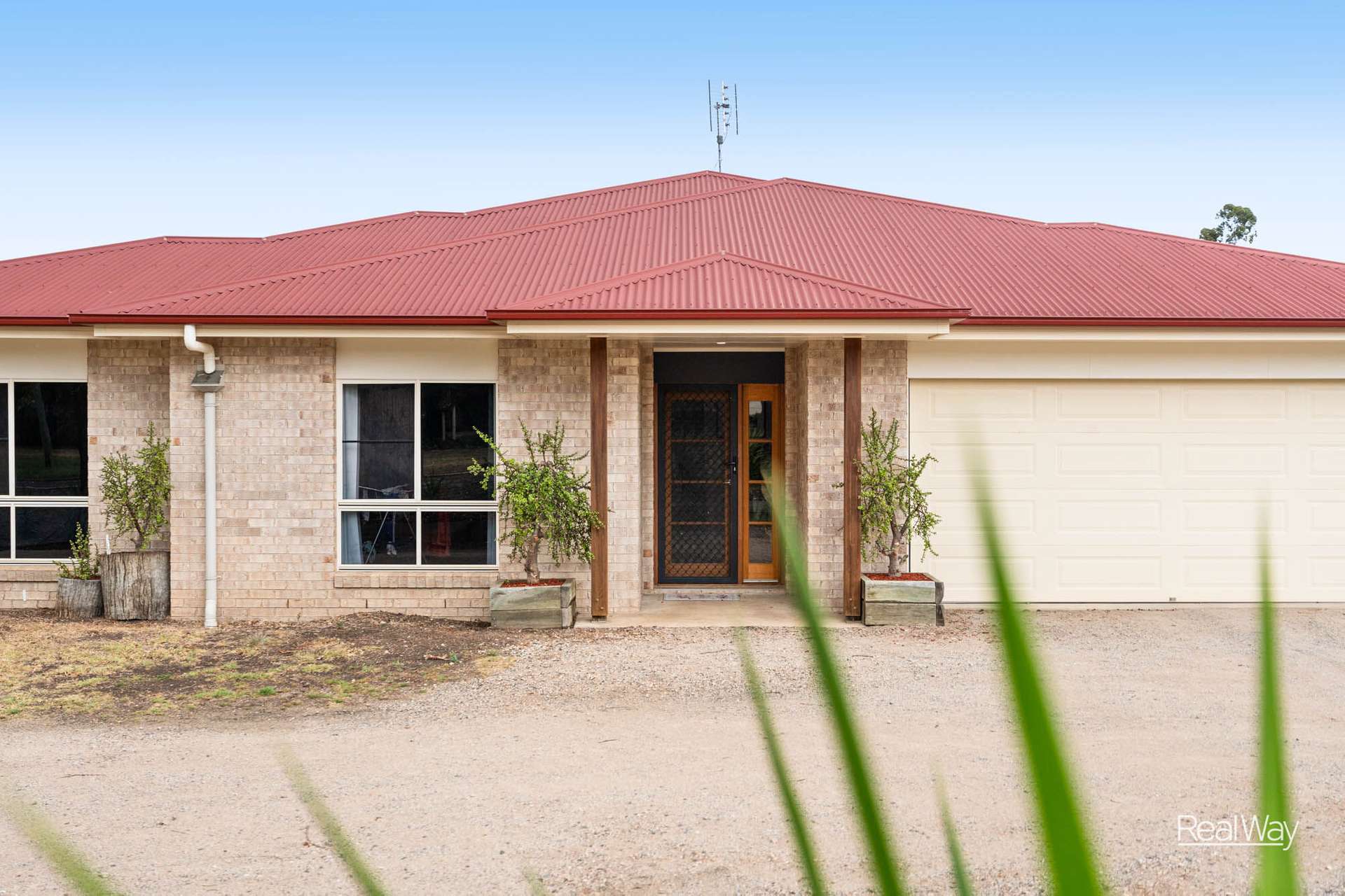 7A Peters Road, Meringandan West For Sale by Farmbuy.com - image 1