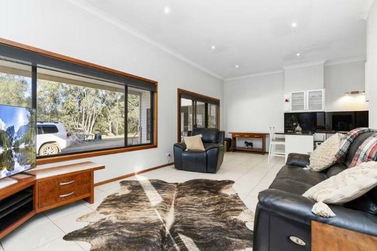 'AYTON VALE' 23 Scott Street, Wagga Wagga For Sale by Farmbuy.com - image 17