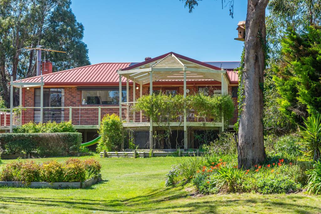 11 Heddle Road, Lancefield VIC 3435