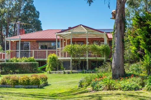 Farm For Sale - VIC - Lancefield - 3435 - Country Living on 6,700m² Adjoining Lancefield Golf Course 