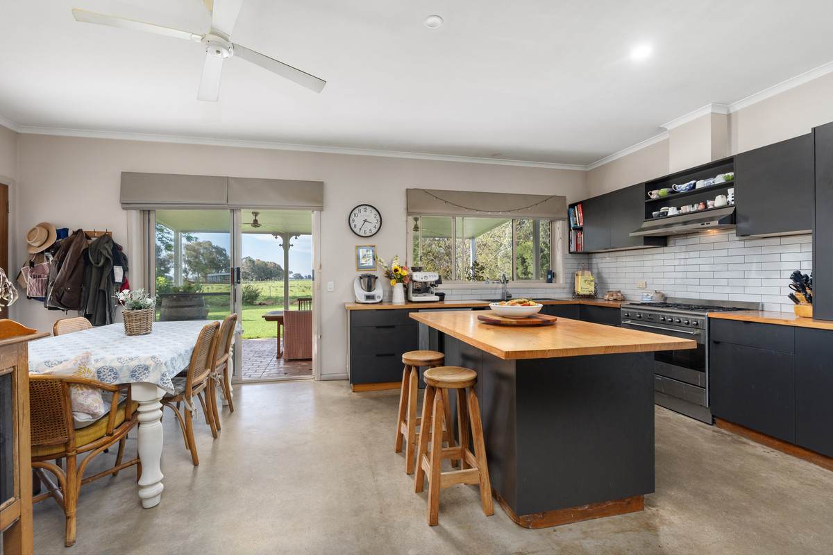 162 Hoults Lane, Moyhu For Sale by Farmbuy.com - image 11