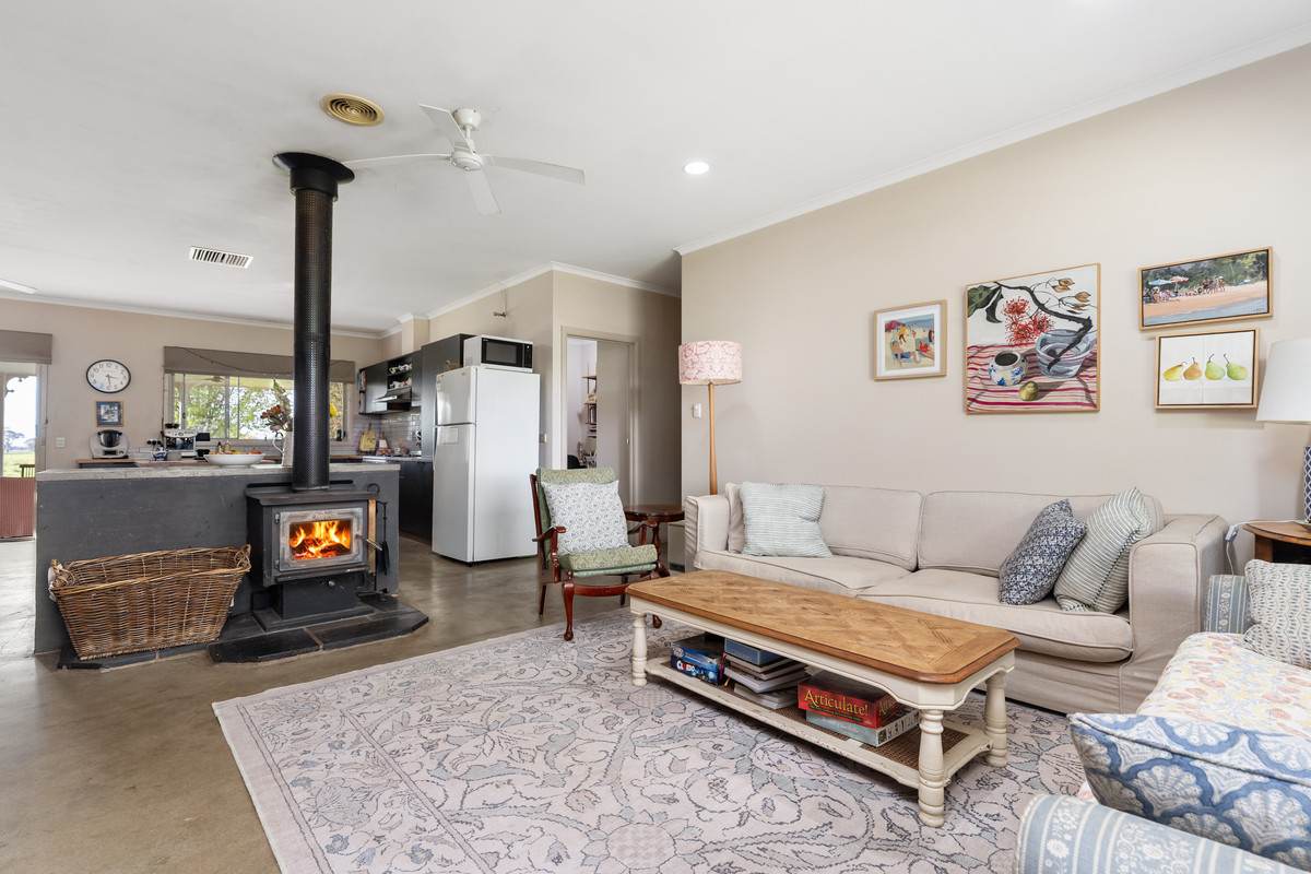 162 Hoults Lane, Moyhu For Sale by Farmbuy.com - image 13