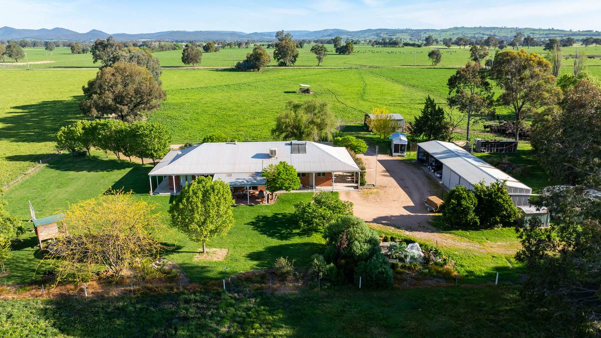 162 Hoults Lane, Moyhu For Sale by Farmbuy.com - image 2