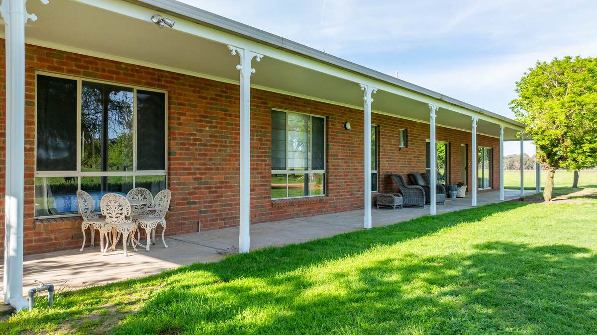 162 Hoults Lane, Moyhu For Sale by Farmbuy.com - image 10