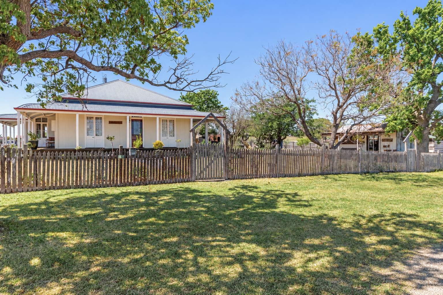 179 Wood Street, Tenterfield Auction by Farmbuy.com - image 2