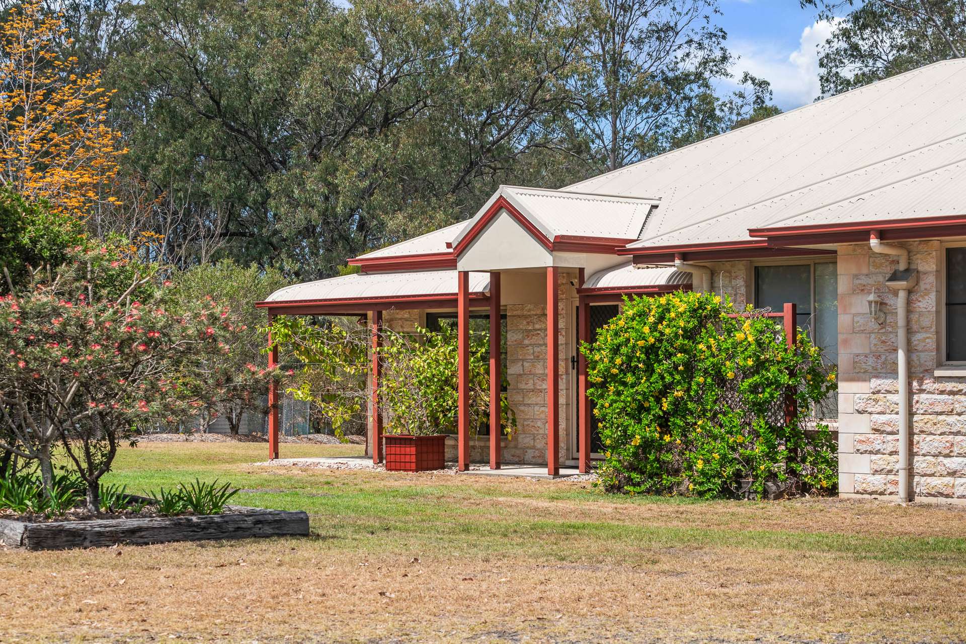 8 Jack Court, Murphys Creek For Sale by Farmbuy.com - image 2