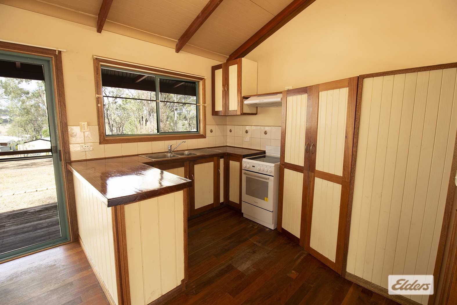 4 Natalie Court, Regency Downs For Sale by Farmbuy.com - image 2