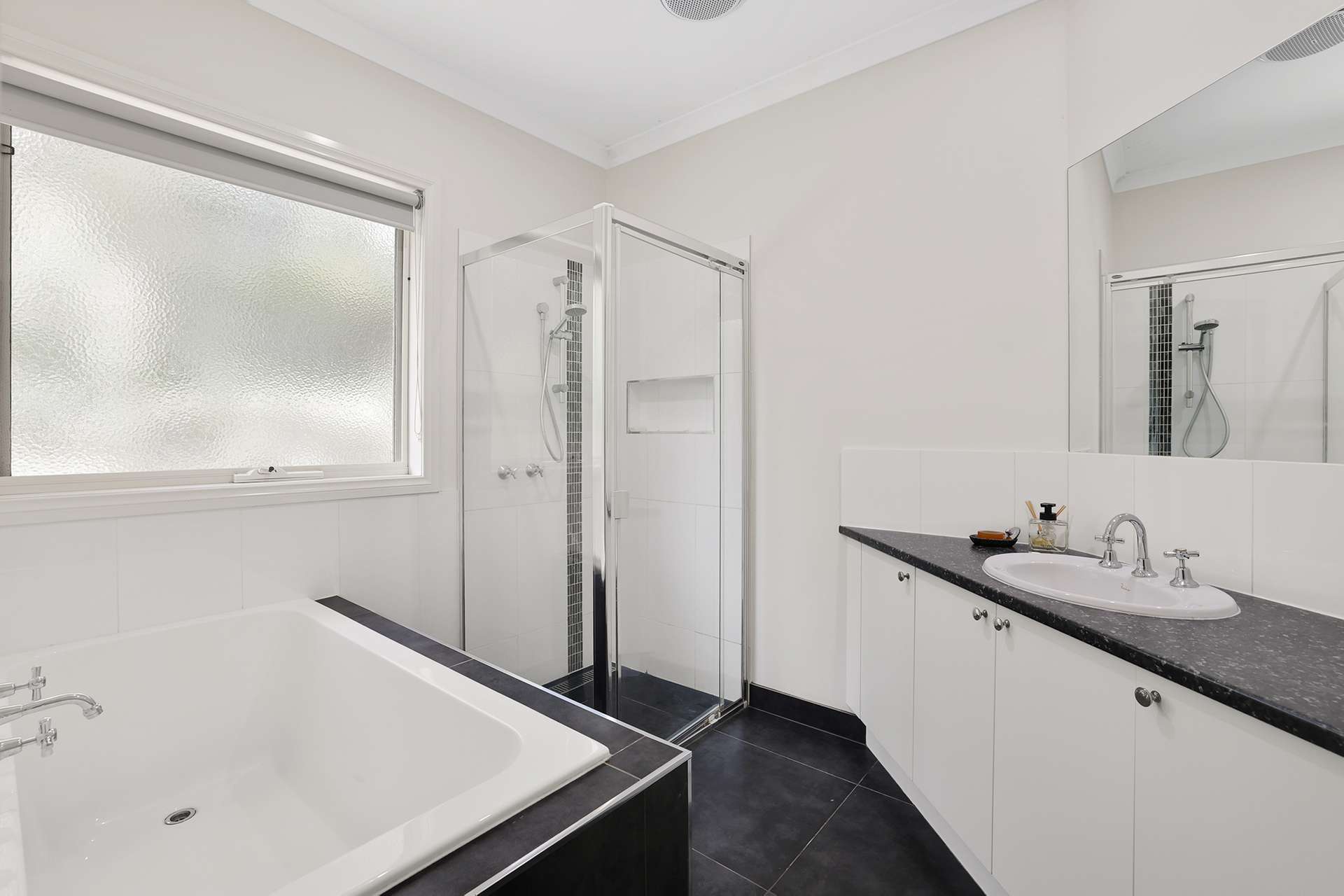 12A Pine Grove, Warragul For Sale by Farmbuy.com - image 16
