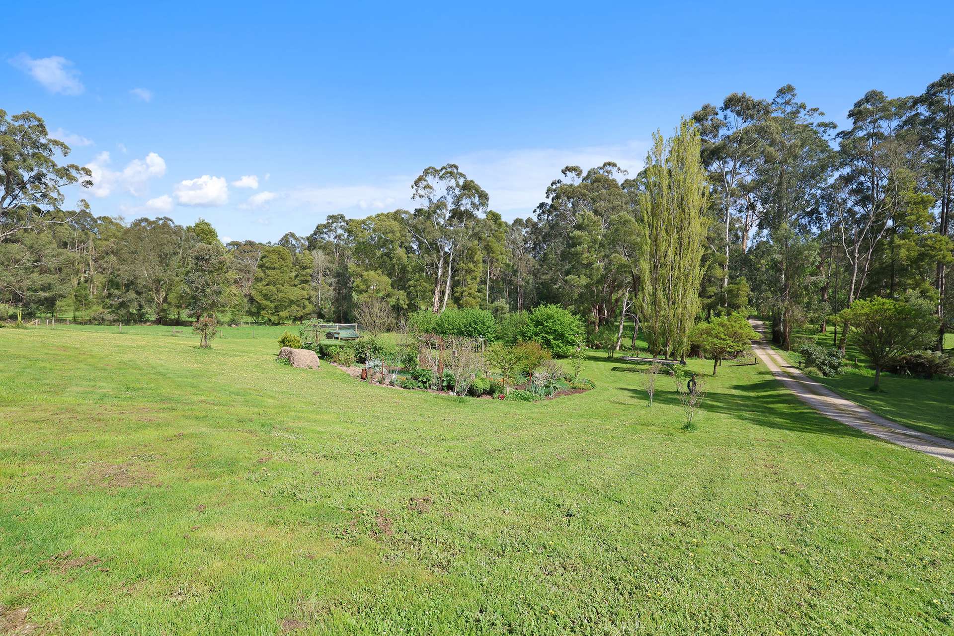 12A Pine Grove, Warragul For Sale by Farmbuy.com - image 25