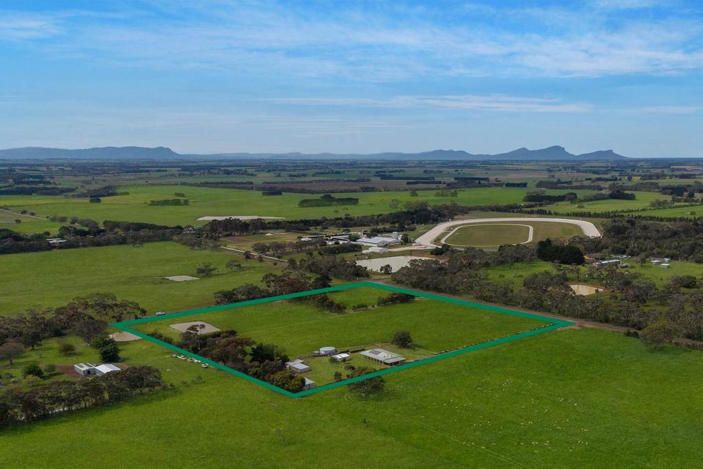 22 Thompsons Road, Hamilton VIC 3300