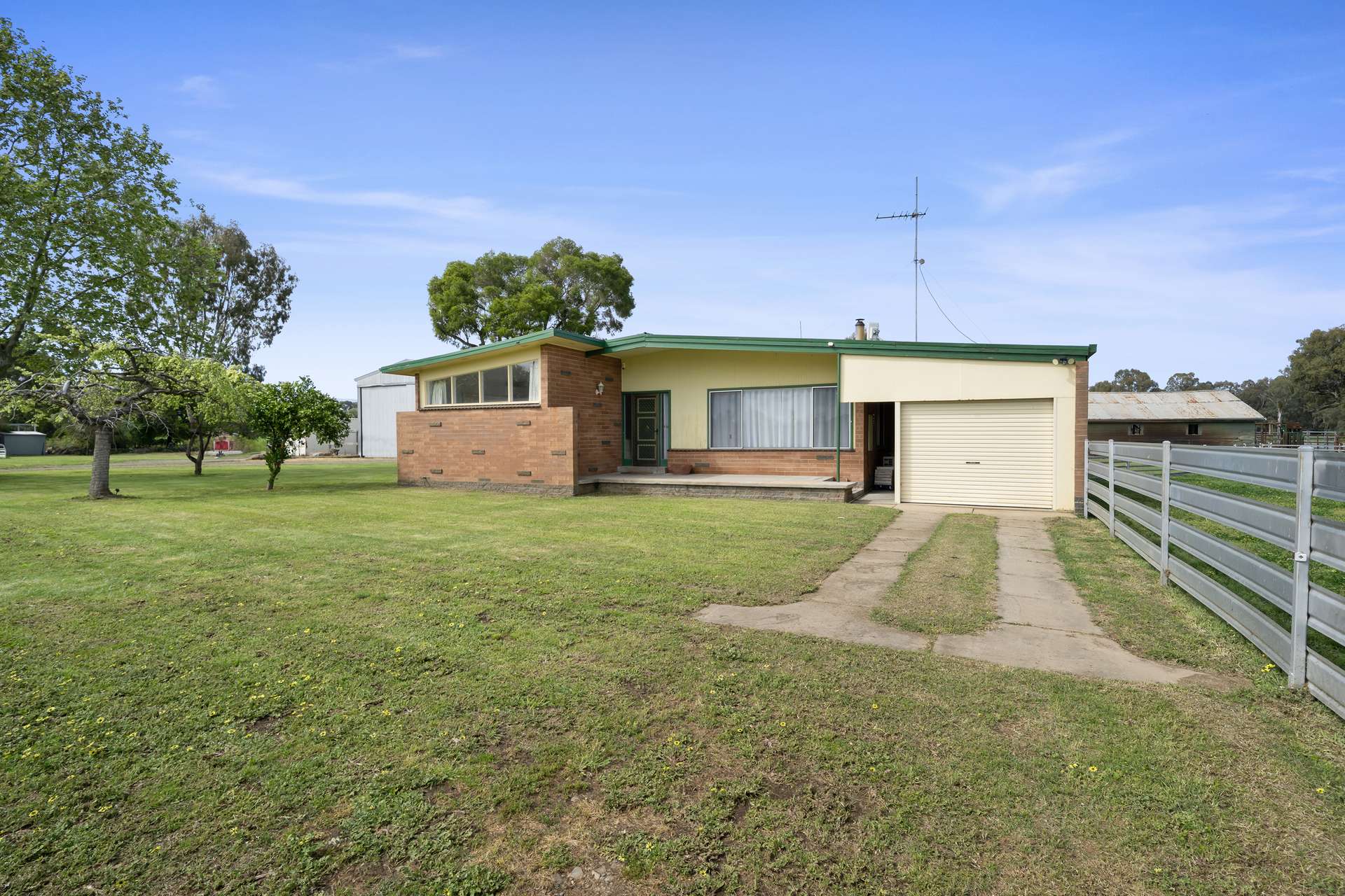 1970 Great Alpine Road, Everton For Sale by Farmbuy.com - image 3