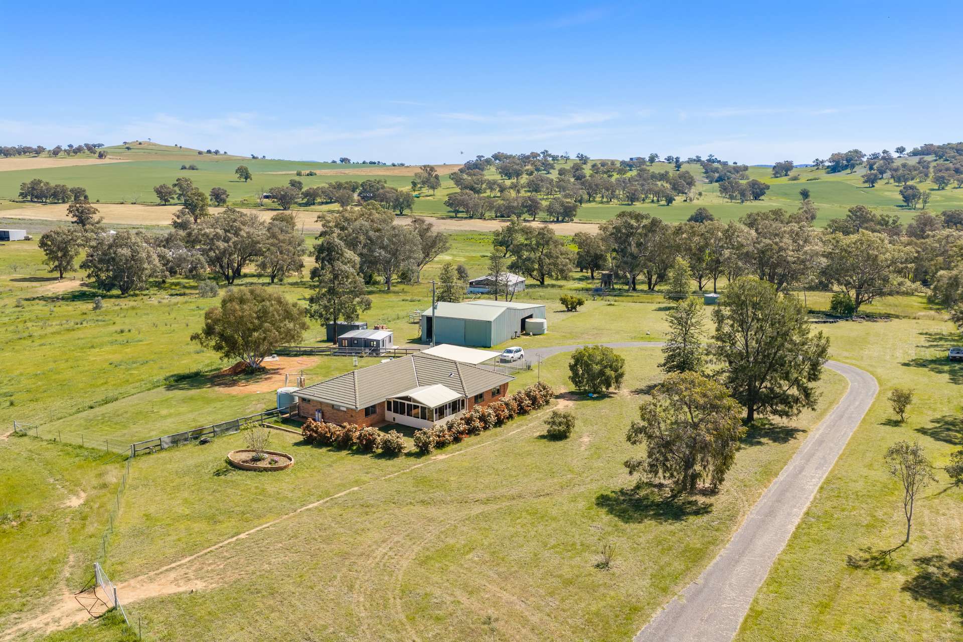 2321 George Russell Drive, Canowindra For Sale by Farmbuy.com - image 1