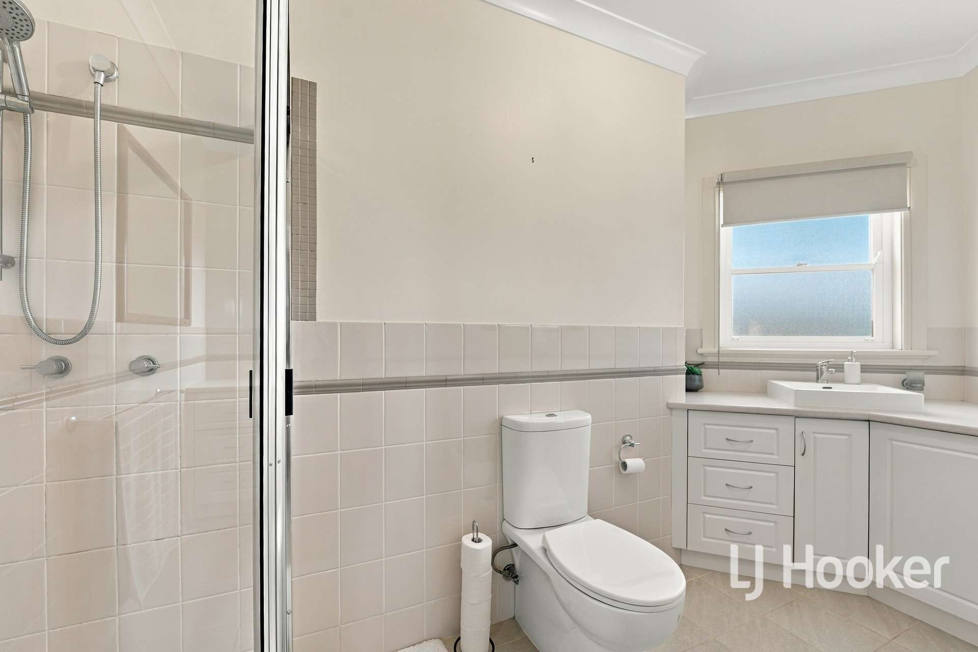 117B Moore Street, Inverell For Sale by Farmbuy.com - image 16