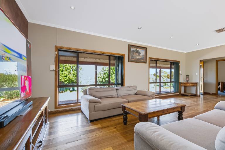 107 Racecourse Road, Port Augusta For Sale by Farmbuy.com - image 4
