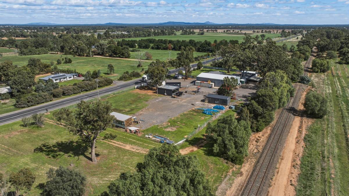 CA4A Inglewood Road, Bridgewater On Loddon For Sale by Farmbuy.com - image 2
