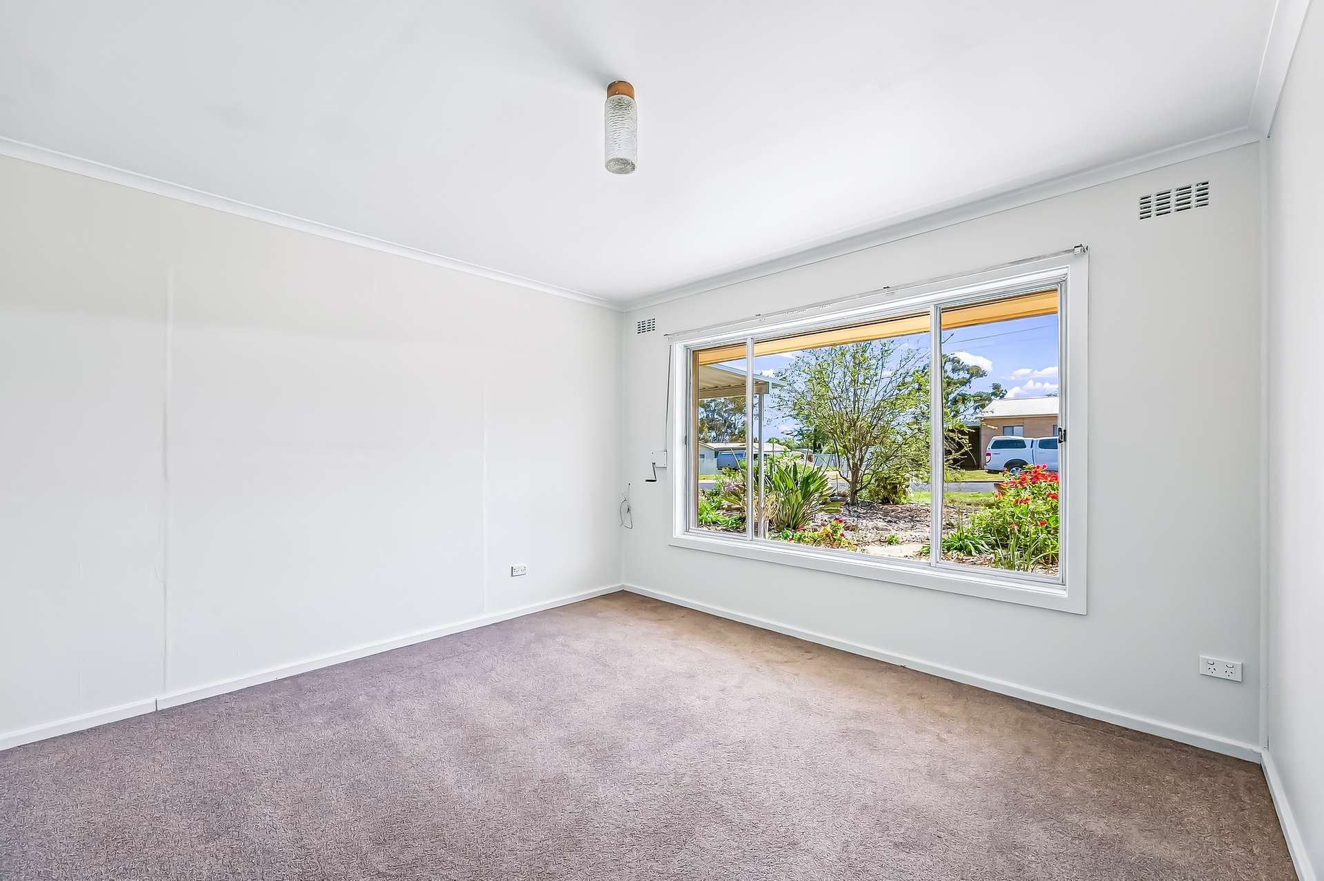 16 Alexander Avenue, Naracoorte For Sale by Farmbuy.com - image 11