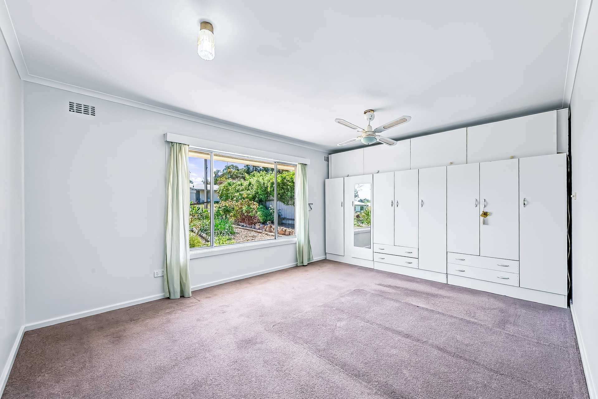 16 Alexander Avenue, Naracoorte For Sale by Farmbuy.com - image 9