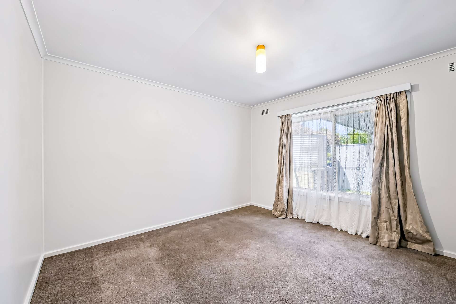16 Alexander Avenue, Naracoorte For Sale by Farmbuy.com - image 12