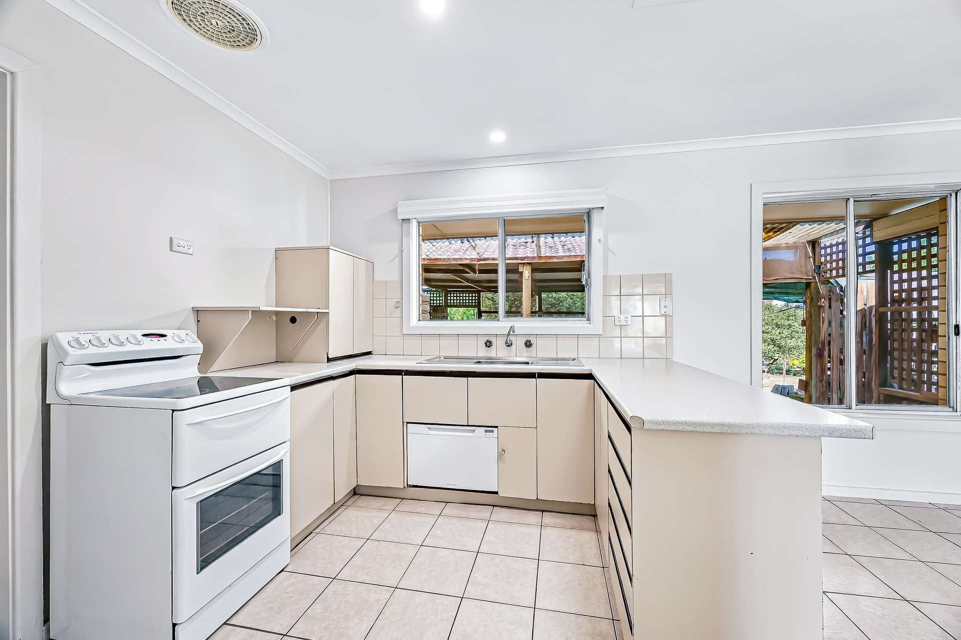16 Alexander Avenue, Naracoorte For Sale by Farmbuy.com - image 8