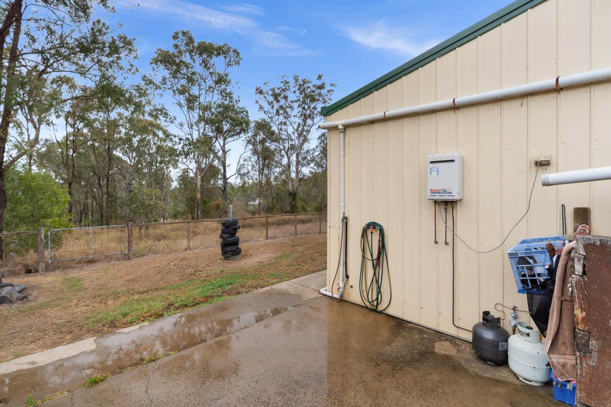 12 Bowers Road, Hatton Vale For Sale by Farmbuy.com - image 4
