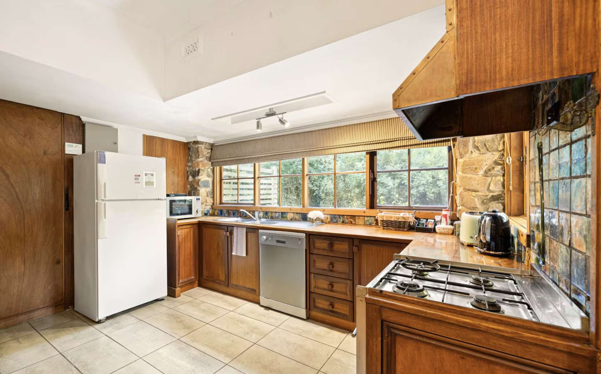 10 Observatory Road, Mount Dandenong For Sale by Farmbuy.com - image 24