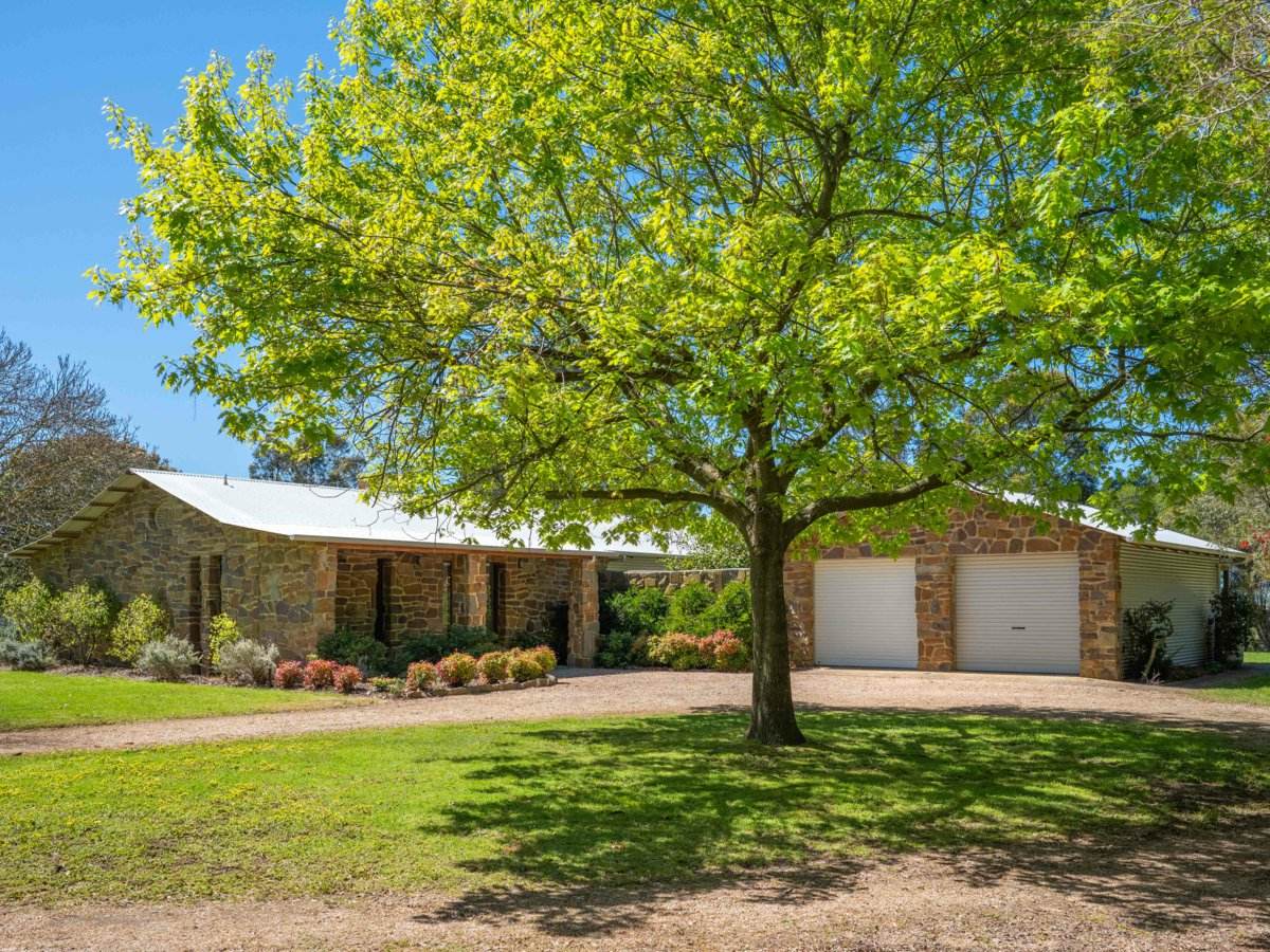 19 Main Road, Lindenow For Sale by Farmbuy.com - image 2