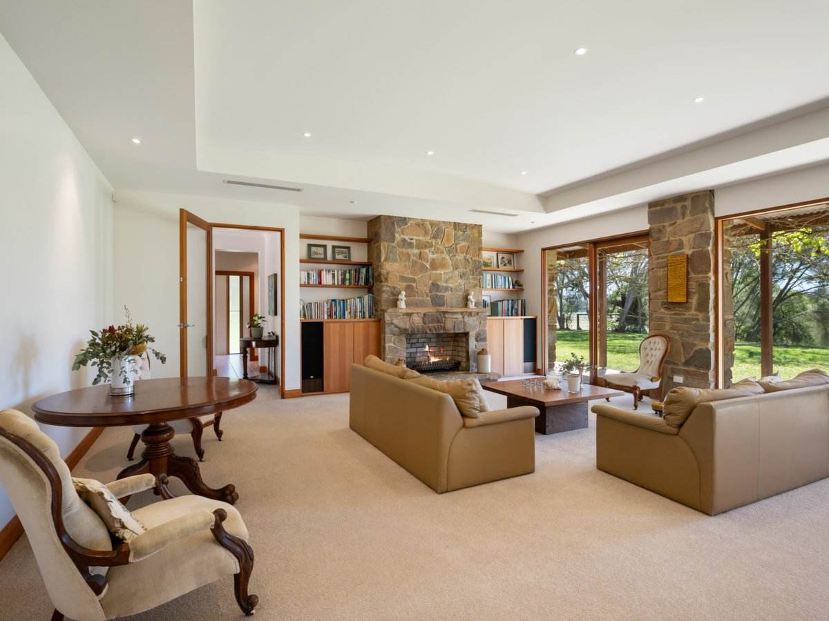 19 Main Road, Lindenow For Sale by Farmbuy.com - image 3
