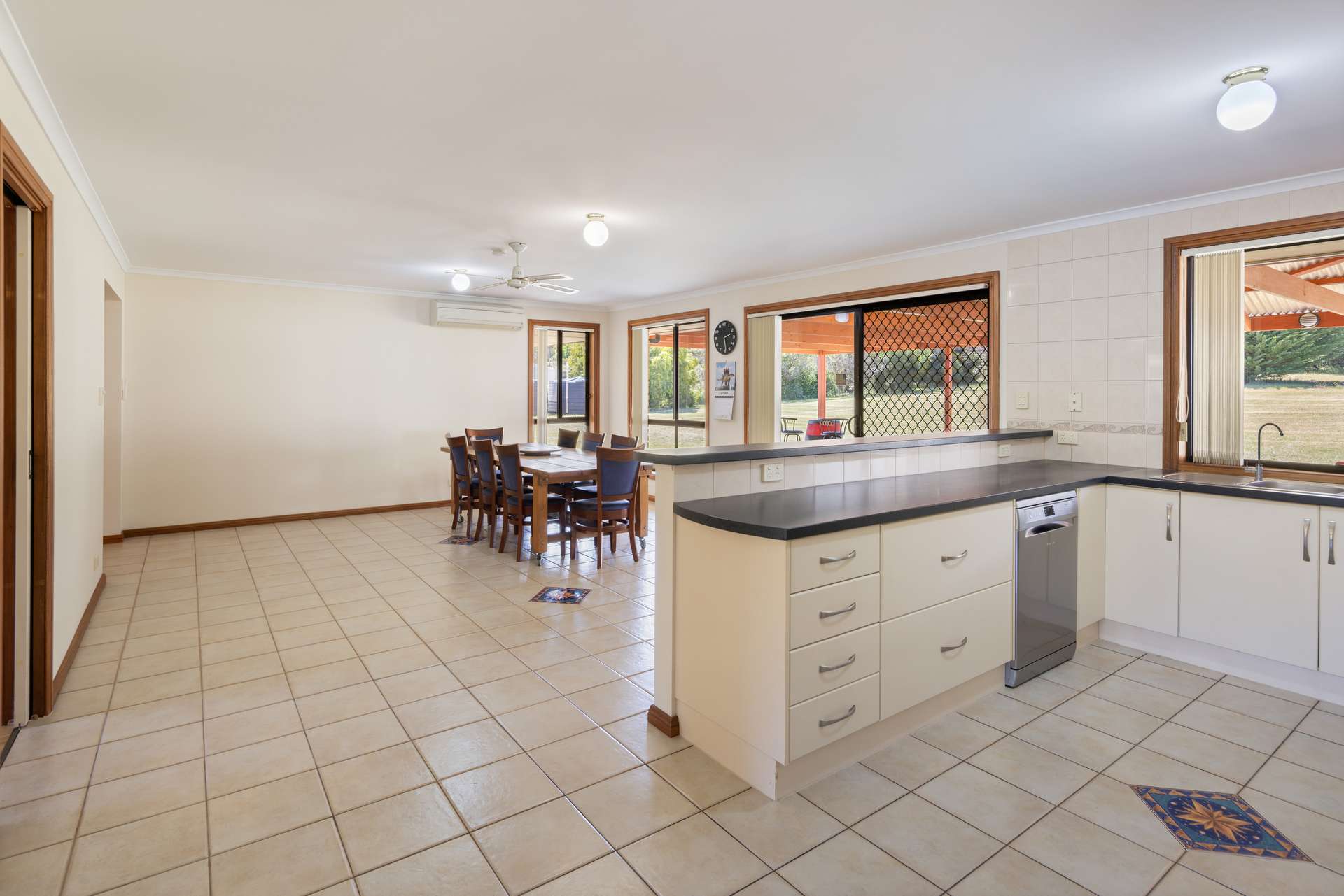 38 Henderson Road, Victor Harbor For Sale by Farmbuy.com - image 8