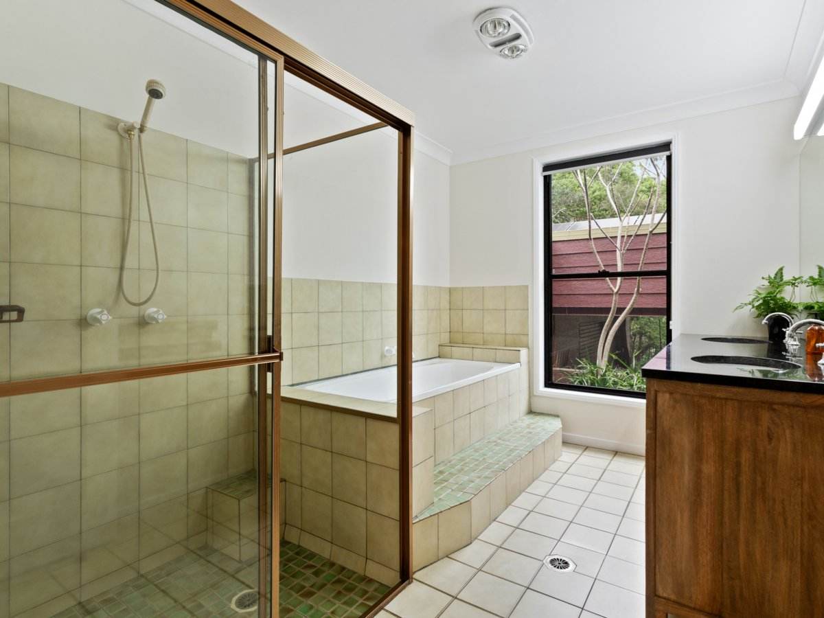 43 Belmont Park Drive, Mudgeeraba For Sale by Farmbuy.com - image 19