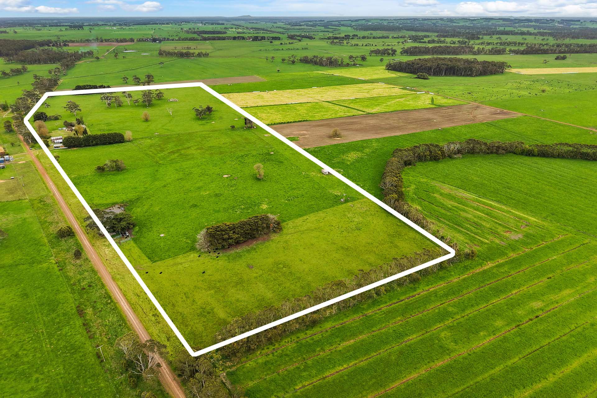 112 Soundrys Road, Elingamite For Sale by Farmbuy.com - image 24