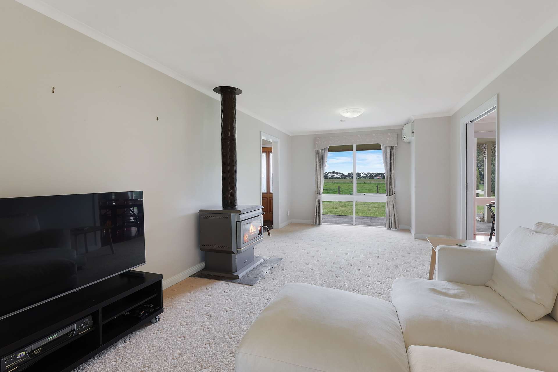 112 Soundrys Road, Elingamite For Sale by Farmbuy.com - image 8