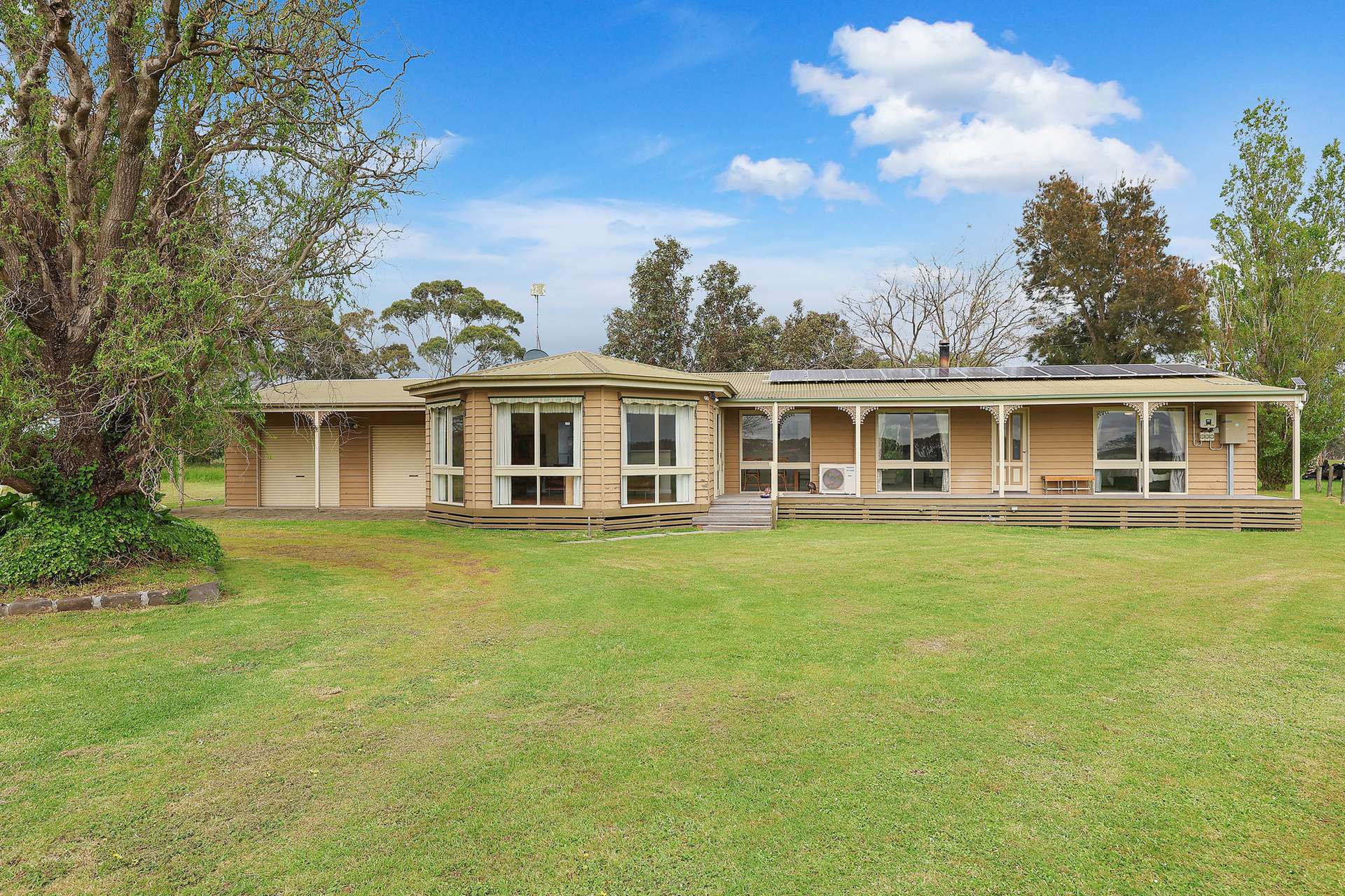 112 Soundrys Road, Elingamite For Sale by Farmbuy.com - image 1