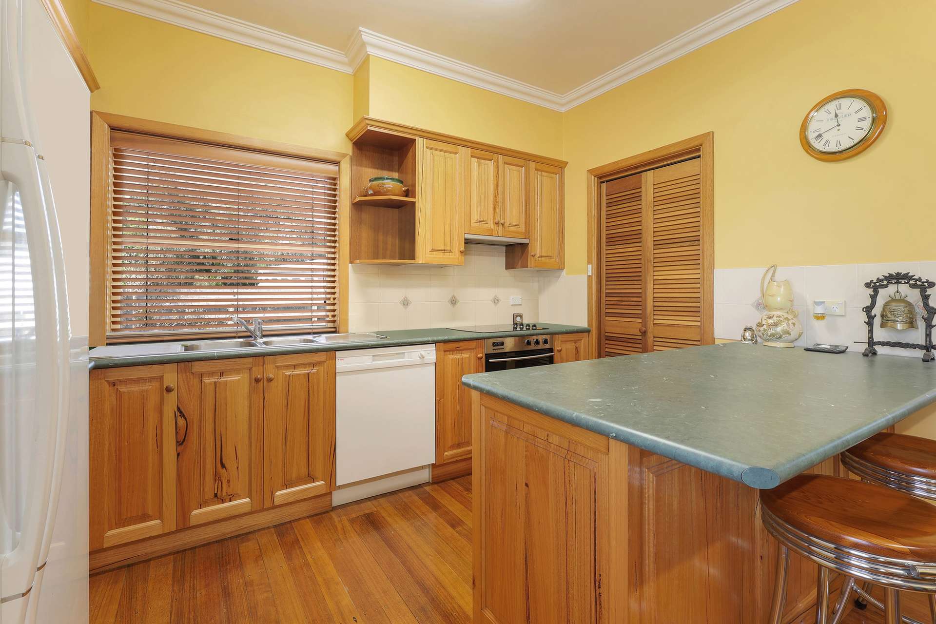 1585 Grassmere-Hexham Road, Woolsthorpe For Sale by Farmbuy.com - image 4