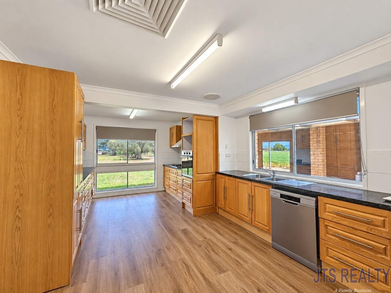 1370 New England Highway, Aberdeen For Sale by Farmbuy.com - image 6