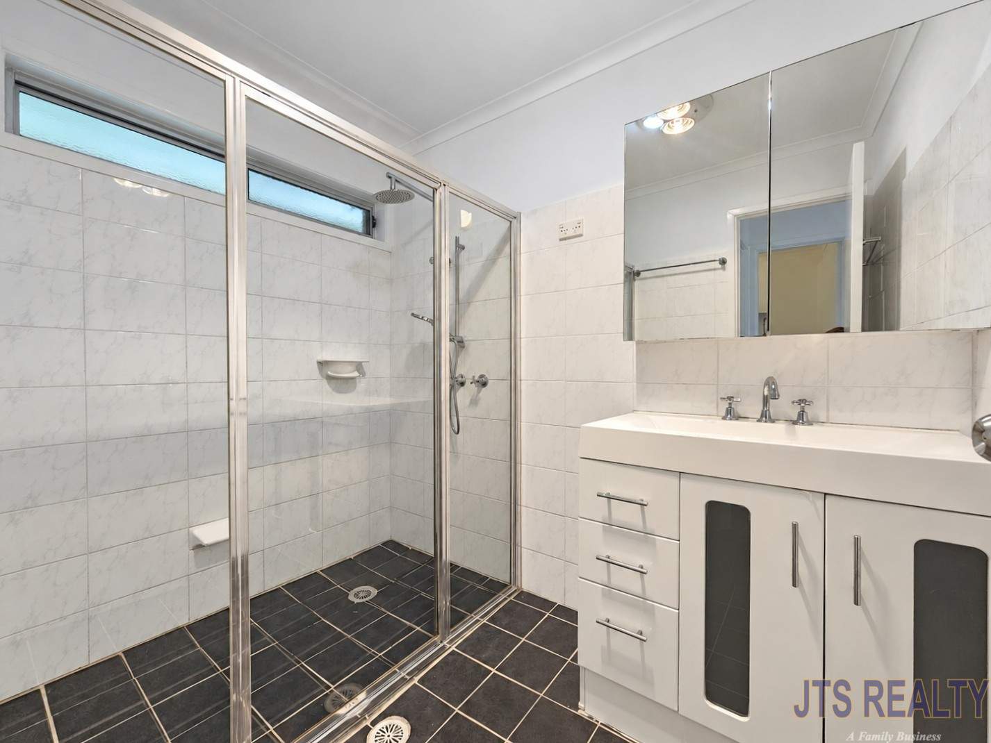 1370 New England Highway, Aberdeen For Sale by Farmbuy.com - image 11