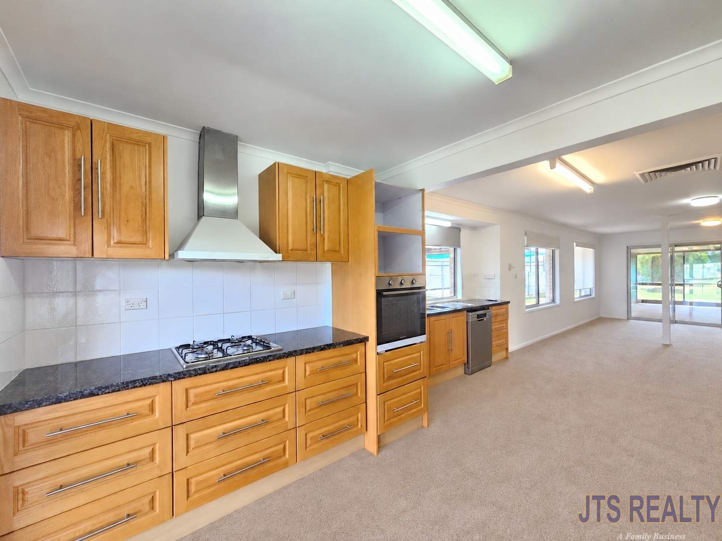 1370 New England Highway, Aberdeen For Sale by Farmbuy.com - image 5