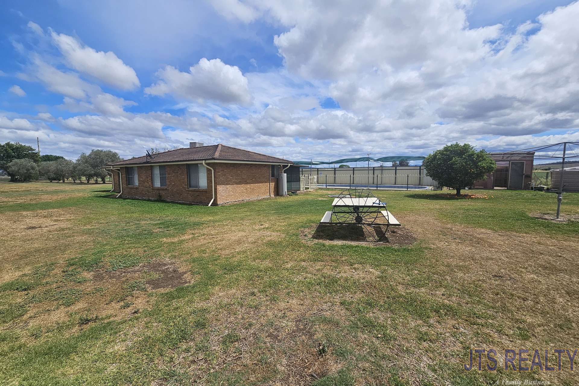 1370 New England Highway, Aberdeen For Sale by Farmbuy.com - image 17