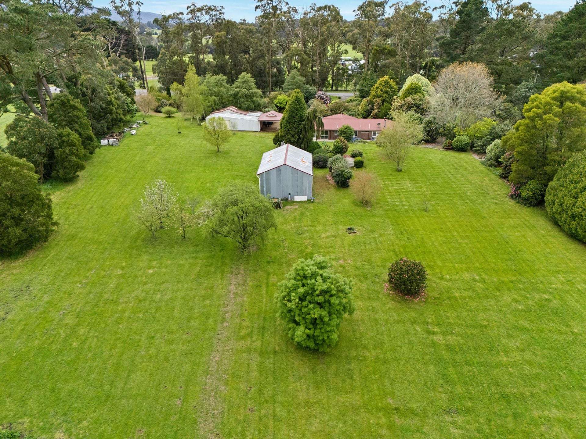 1205 Whittlesea Kinglake Road, Kinglake West For Sale by Farmbuy.com - image 2