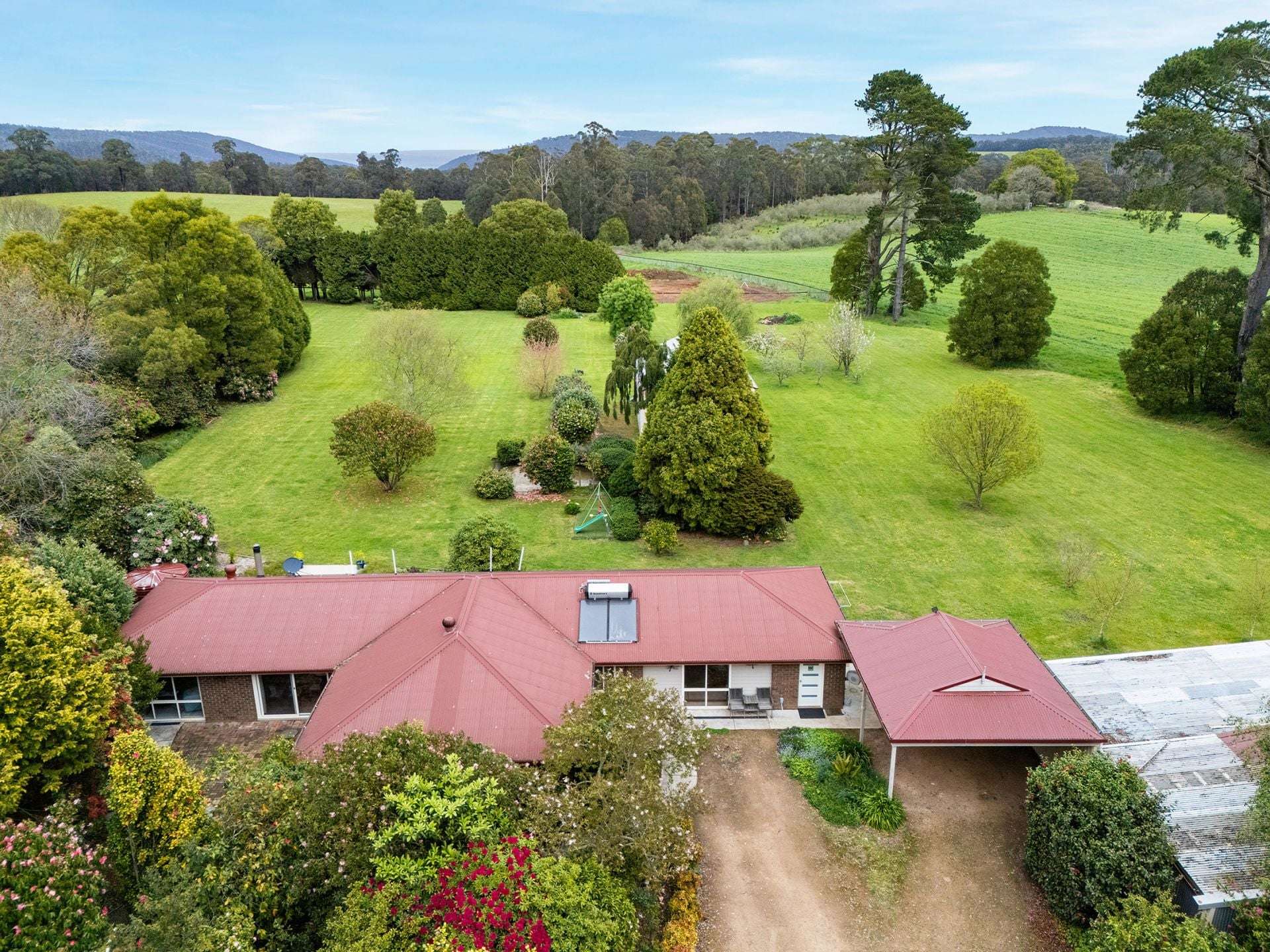 1205 Whittlesea Kinglake Road, Kinglake West For Sale by Farmbuy.com - image 3