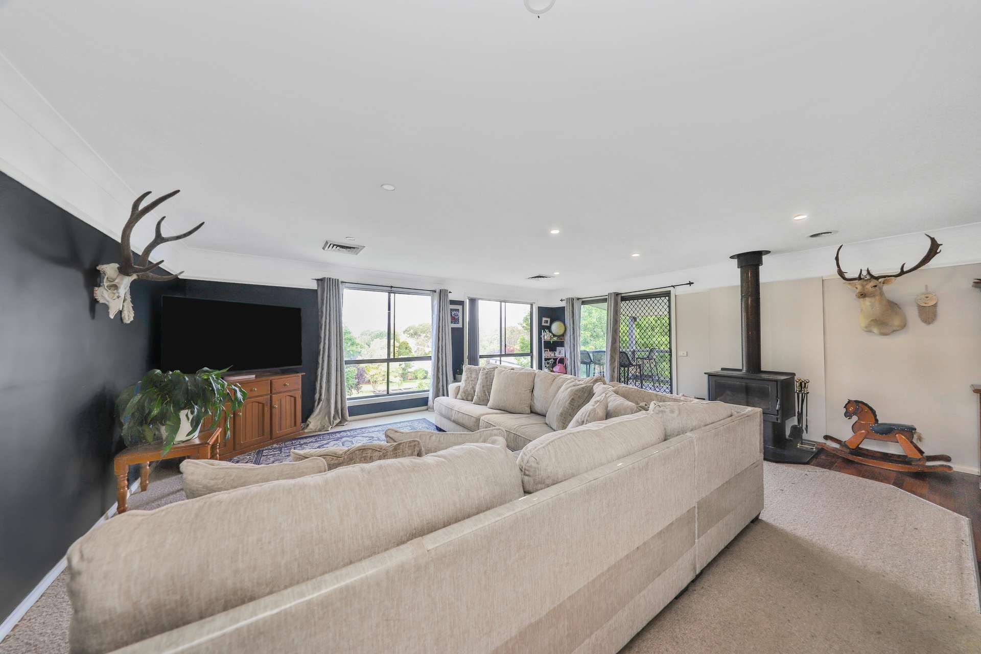 8 Bundara Crescent, Tumut For Sale by Farmbuy.com - image 3