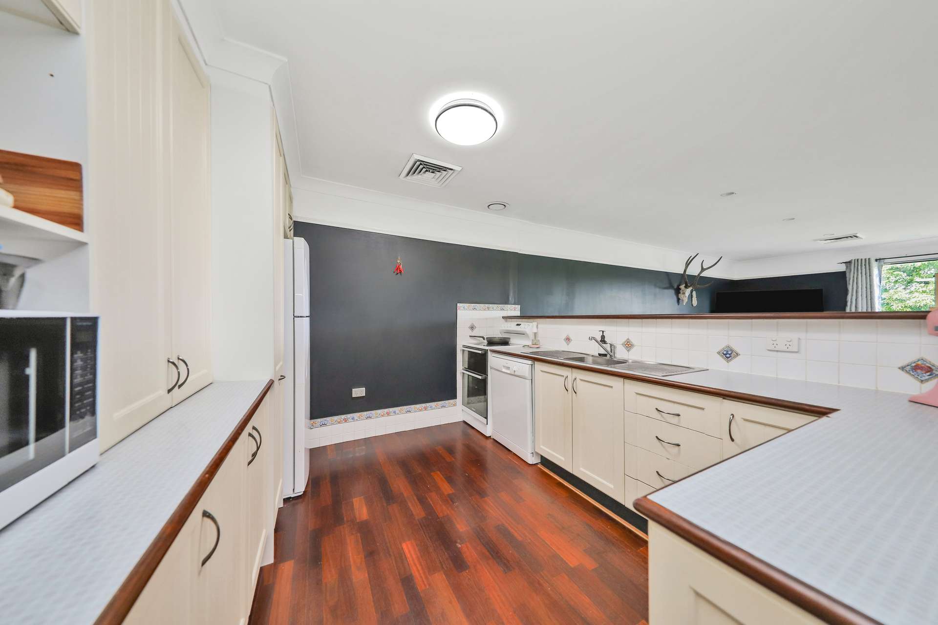8 Bundara Crescent, Tumut For Sale by Farmbuy.com - image 5