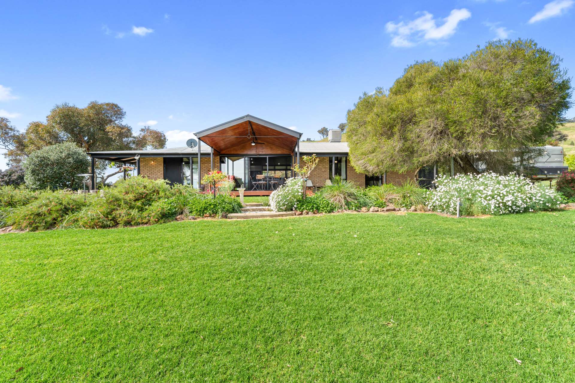 1511 Lake Road, Bethanga For Sale by Farmbuy.com - image 9