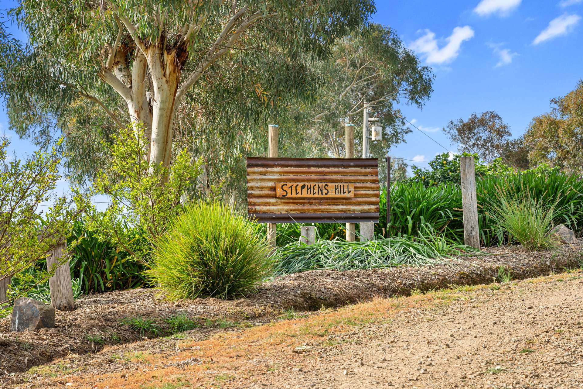1511 Lake Road, Bethanga For Sale by Farmbuy.com - image 1
