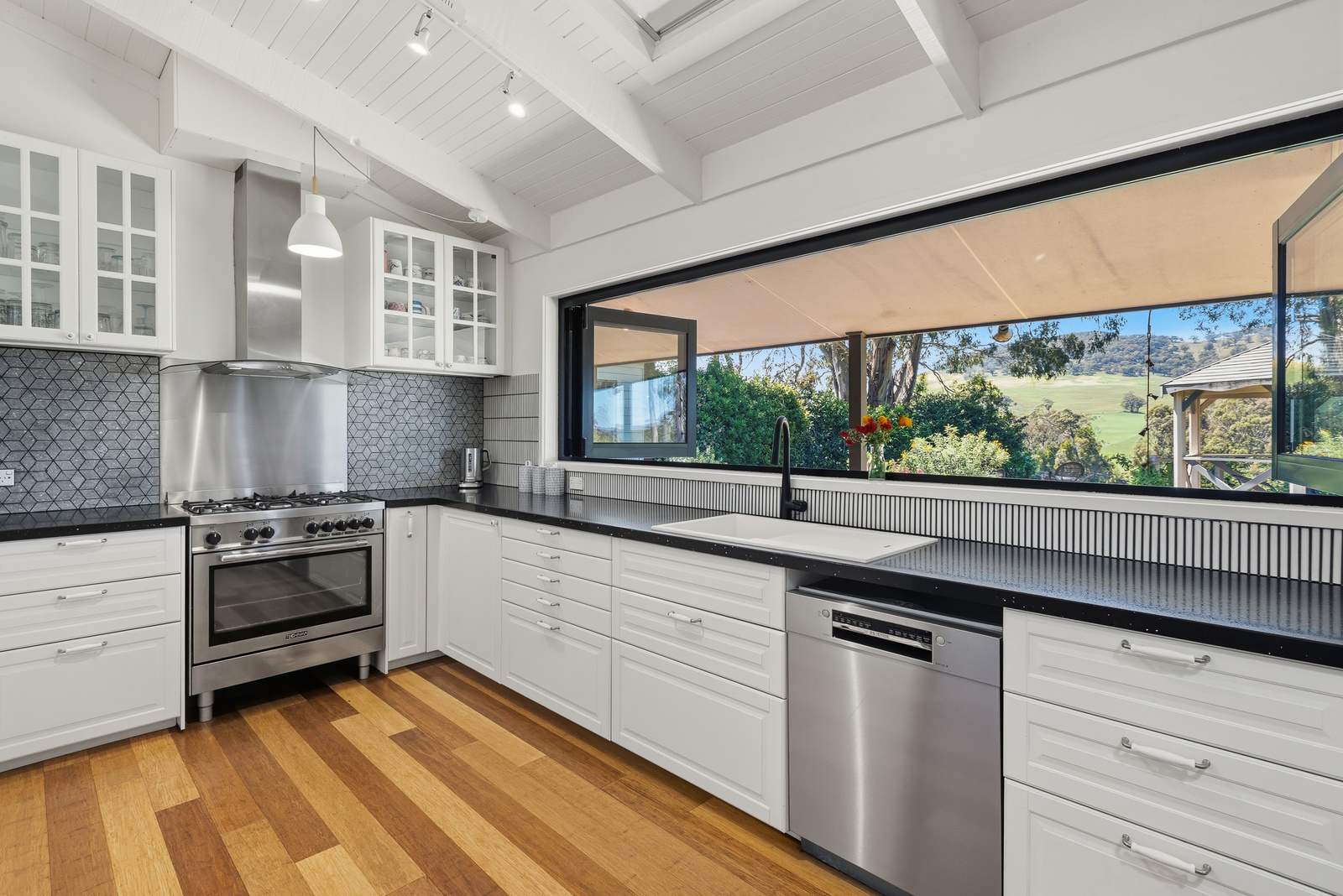 547 Pyalong Road, Lancefield For Sale by Farmbuy.com - image 2